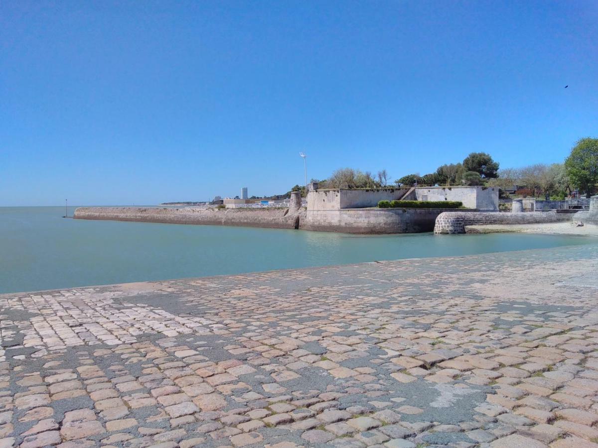 Апартаменты Sur Le Vieux Port, Centre De La Rochelle Ла-Рошель Экстерьер фото